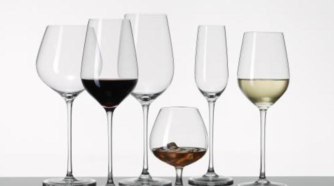 红酒杯有哪些种类？水晶酒杯和玻璃酒杯有什么区别？