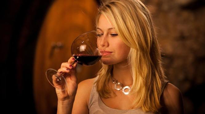 红酒中的微量二氧化硫有什么作用？红酒中的二氧化硫会影响健康吗？