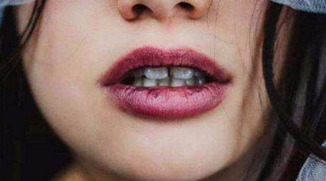 喝红酒嘴唇发紫是什么原因？喝红酒嘴唇发紫是正常现象