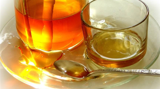 白酒烧胃怎么缓解？蜂蜜水是很好的选择！
