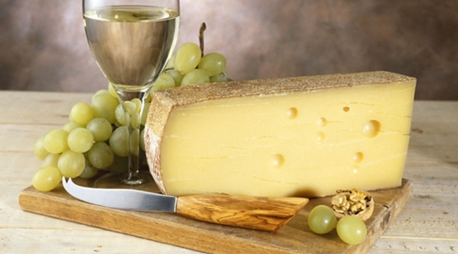 配红酒的奶酪是哪种？葡萄酒和奶酪的搭配原则是什么？