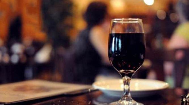 红酒味道怎么分辨好坏，3个角度来为你分析