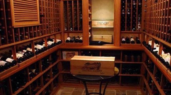 红酒可以放冰箱里吗？家庭储存红酒放哪里比较合适？