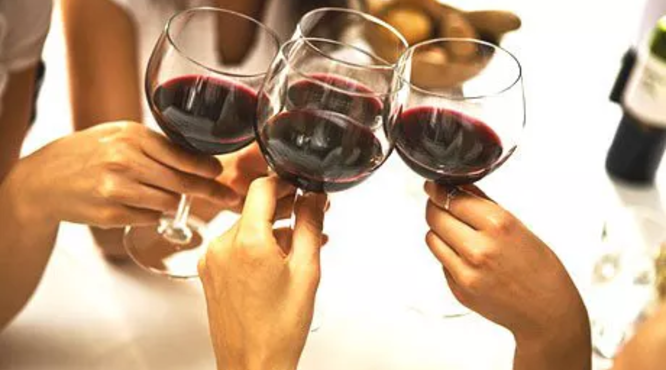 什么人不能喝干红葡萄酒？喝干红葡萄酒的禁忌有哪些？