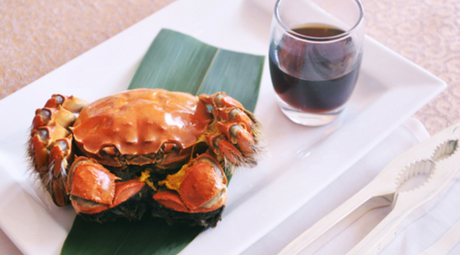 吃螃蟹能喝红酒吗？红酒螃蟹怎么样可以更完美？