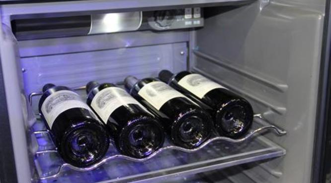 红酒可以放冰箱吗？红酒不应该放置在冰箱中