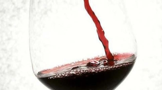 红酒喝起来是酸的为什么是碱性食物？红酒的酸度越高越好吗？