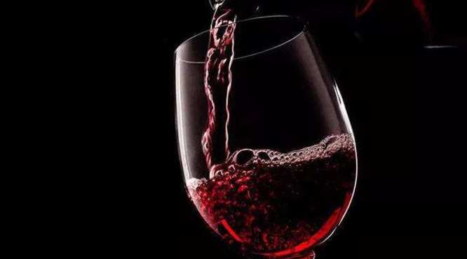 干红葡萄酒怎么喝，喝干红好还是喝葡萄酒好