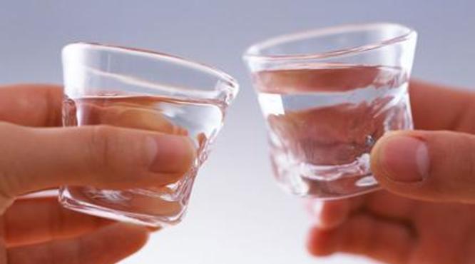酒桌上一杯白酒抵多少啤酒