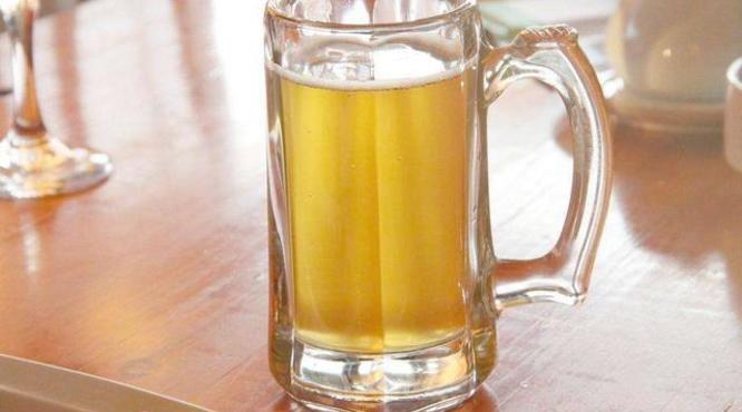 啤酒底部有沉淀物