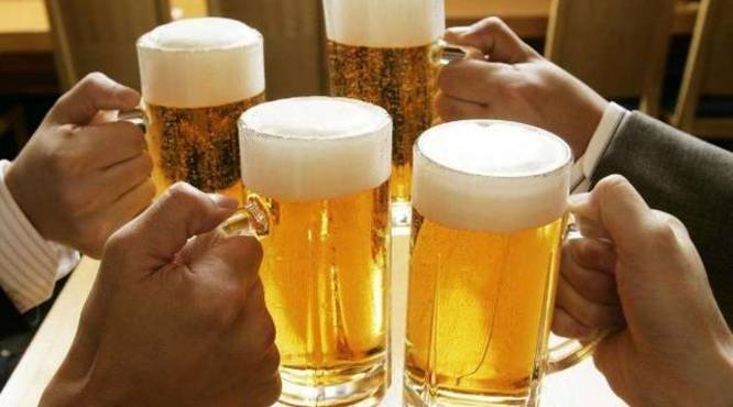 喝啤酒过量带来的危害，会不会胖