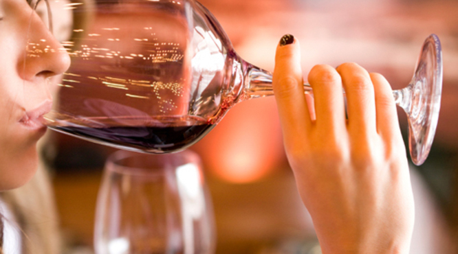 红酒怎么喝才是正确的，喝红酒有哪些讲究