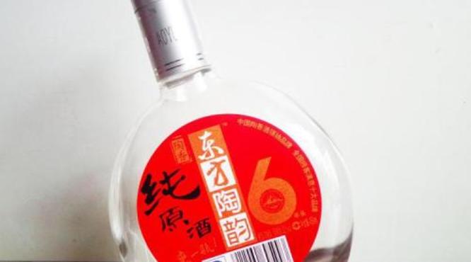 浓香型白酒的酿酒原料是什么？浓香型白酒的制作工艺有什么特点？