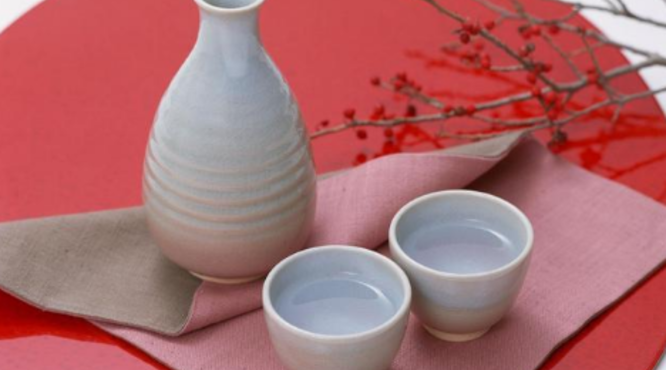 喝白酒脸红上头是怎么回事？