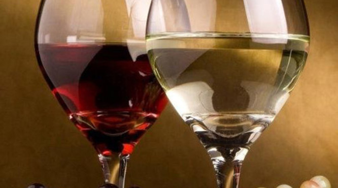 葡萄酒的五大功效与好处 天天喝一杯健康常相伴