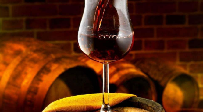 哪些物质可以鉴别葡萄酒品质的优劣？