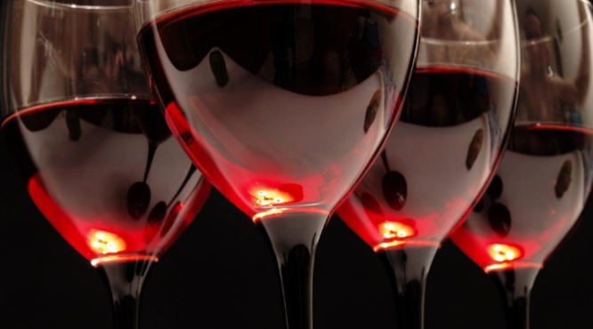 红葡萄酒的营养功效，什么是红葡萄酒？