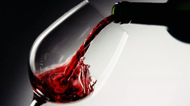 葡萄酒的美容功效主要怎么体现？