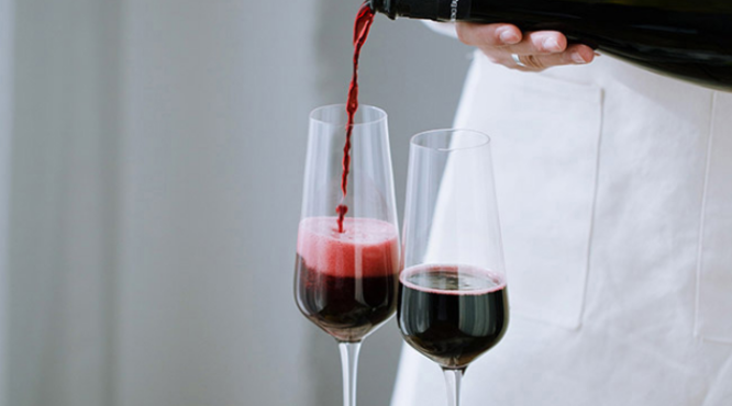 喝葡萄酒的作用，饮适量有益健康   