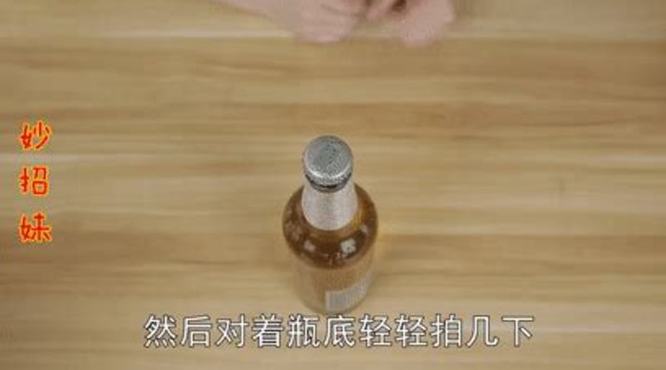 用手轻松打开啤酒瓶盖,没啤酒开怎么开啤酒瓶