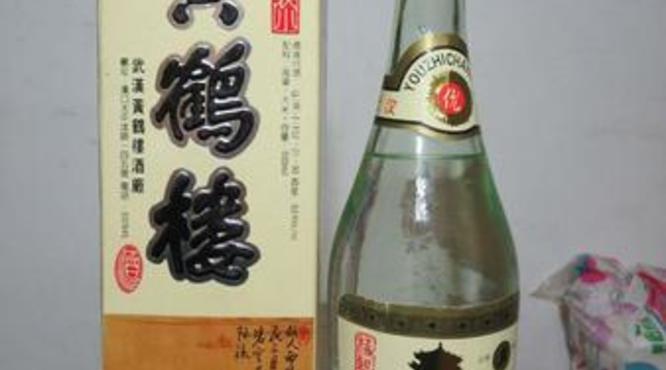 黄鹤楼酒价格10年(10年黄鹤楼酒多少钱一瓶)