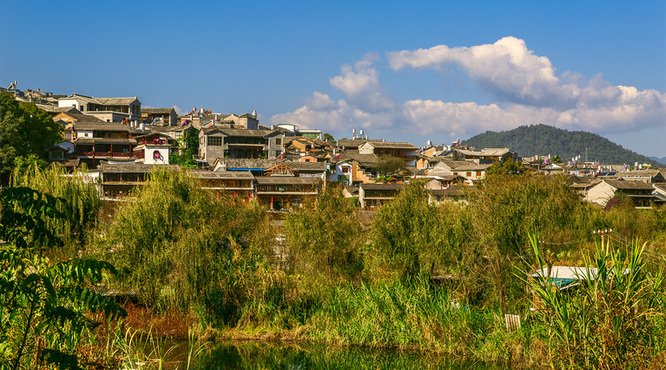 泥坑和顺多少钱(泥坑j30多少钱一瓶)