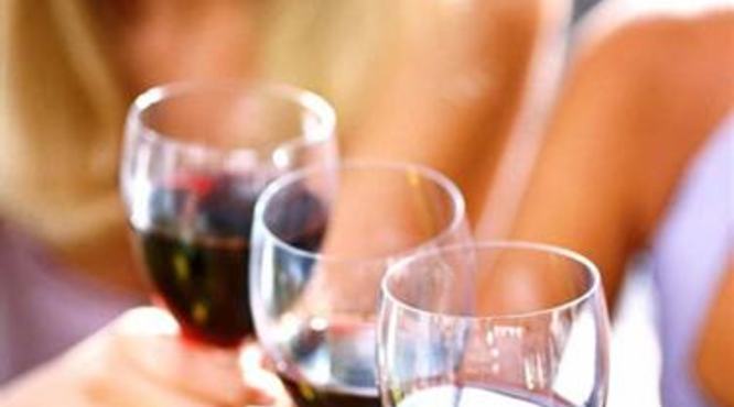 喝葡萄酒为什么会头痛,为什么喝葡萄酒会上头