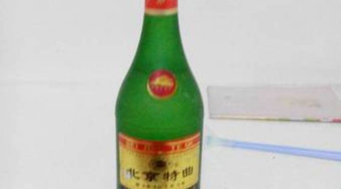 1988年的百龄坛酒值多少钱一瓶(1988年茅台酒瓶值多少钱)